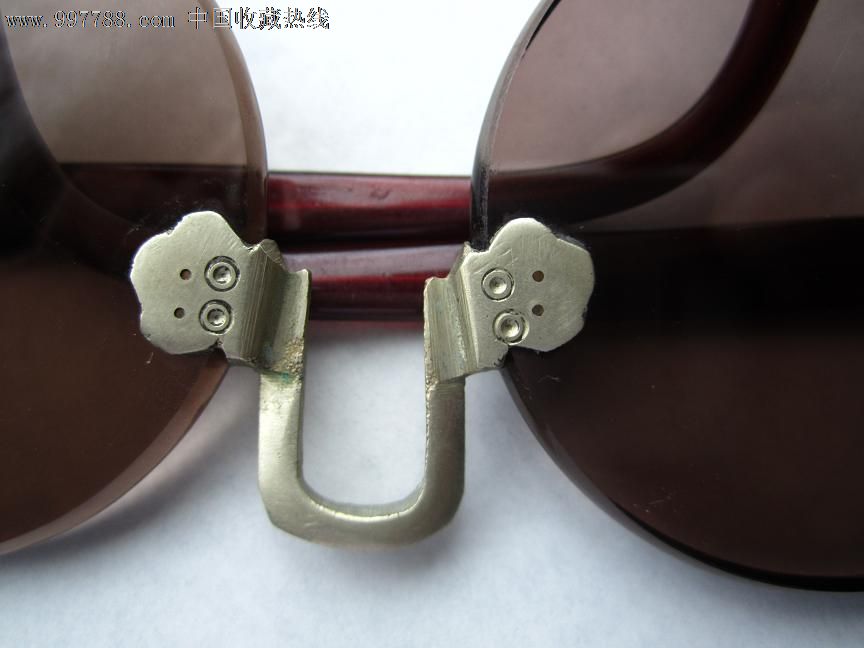 民国--西安德华斋款,天然石头眼镜.6厘米的镜片,堪称镜王