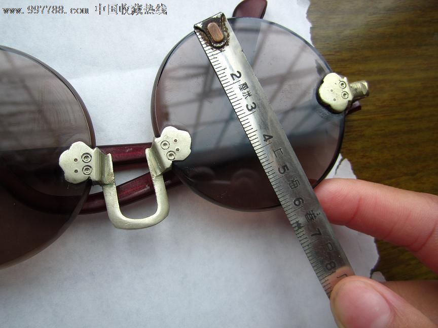 民国--西安德华斋款,天然石头眼镜.6厘米的镜片,堪称镜王