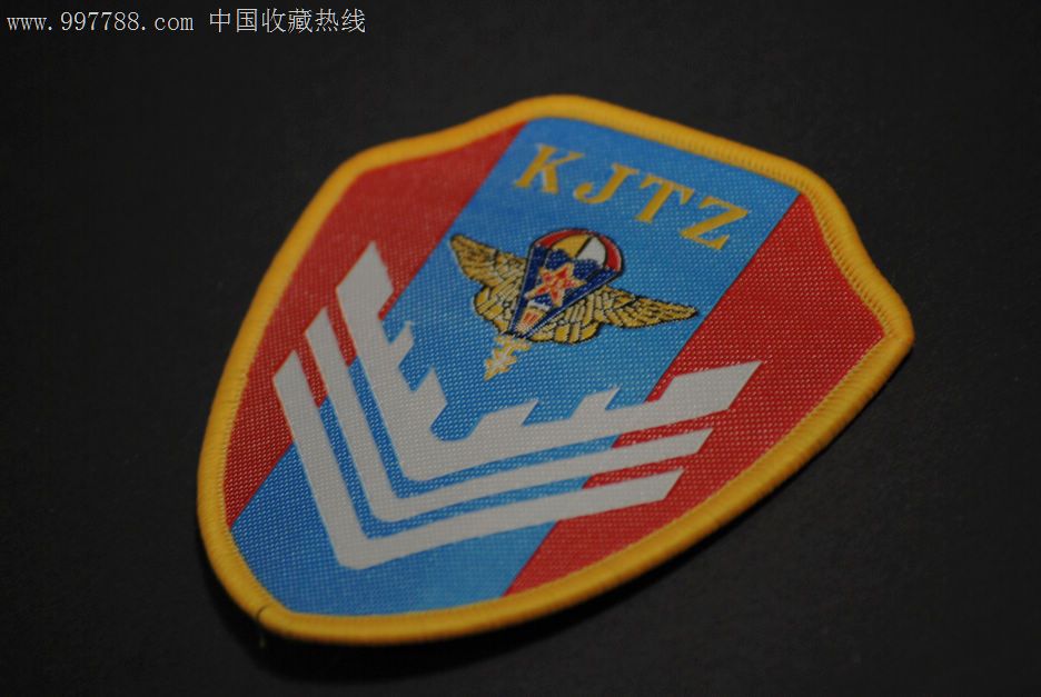 87式空降特种退役臂章
