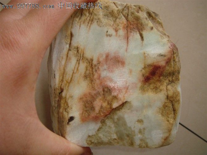 稀有的鸽子血玉石毛料
