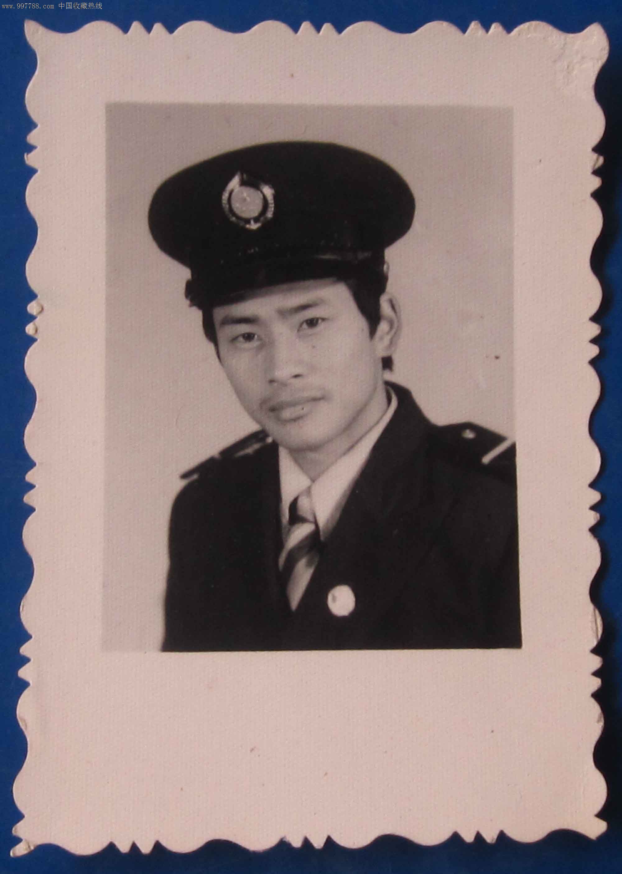 个人(男军人)合影老照片,老照片,个人照片,年代不祥,黑白,1-2寸,有齿