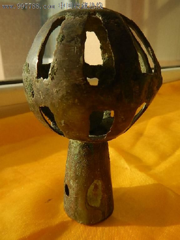 一个战汉青铜銮铃