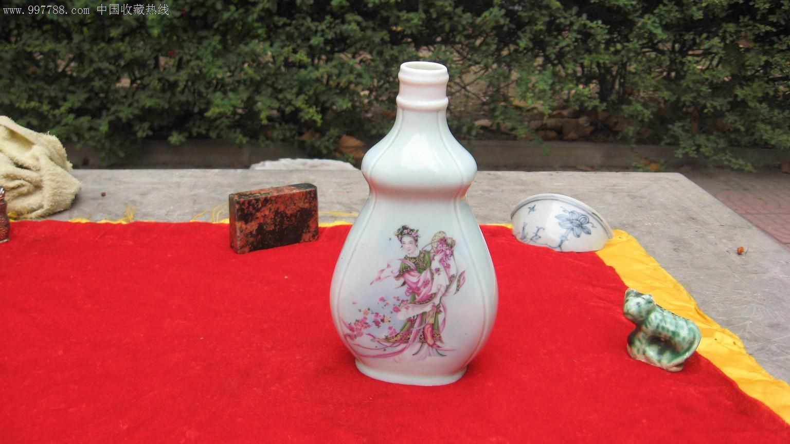 【酒瓶收藏】七十年代仙女散花一斤装酒瓶(完美品相)
