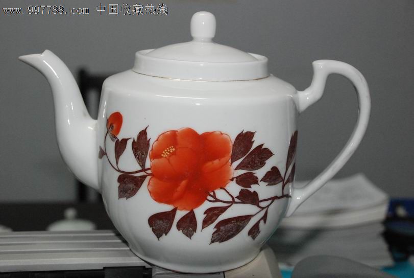 解放初期景德镇红旗瓷厂精致花卉壶