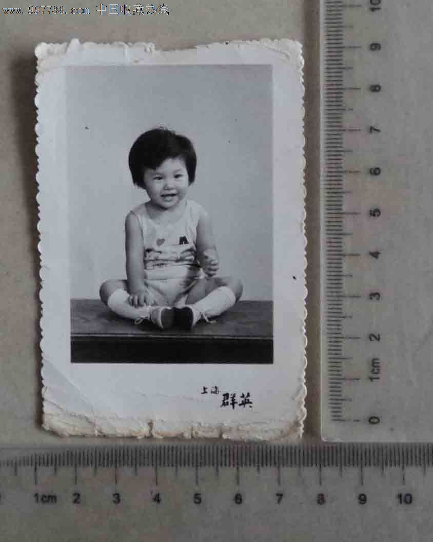 70年代小女孩黑白照片图片