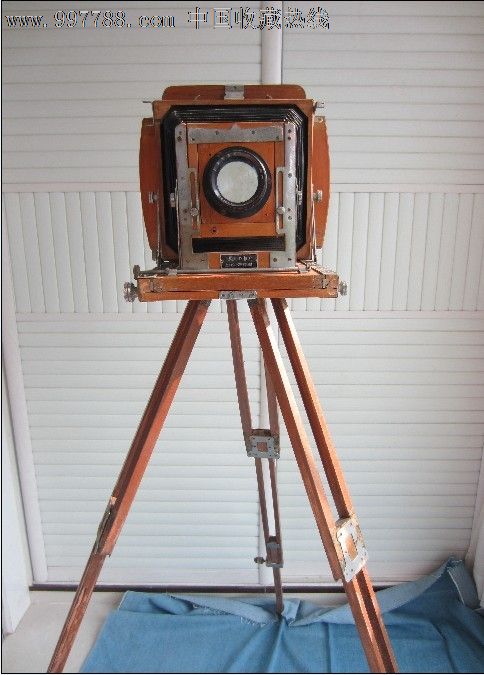 三角架皮腔式折叠照相机