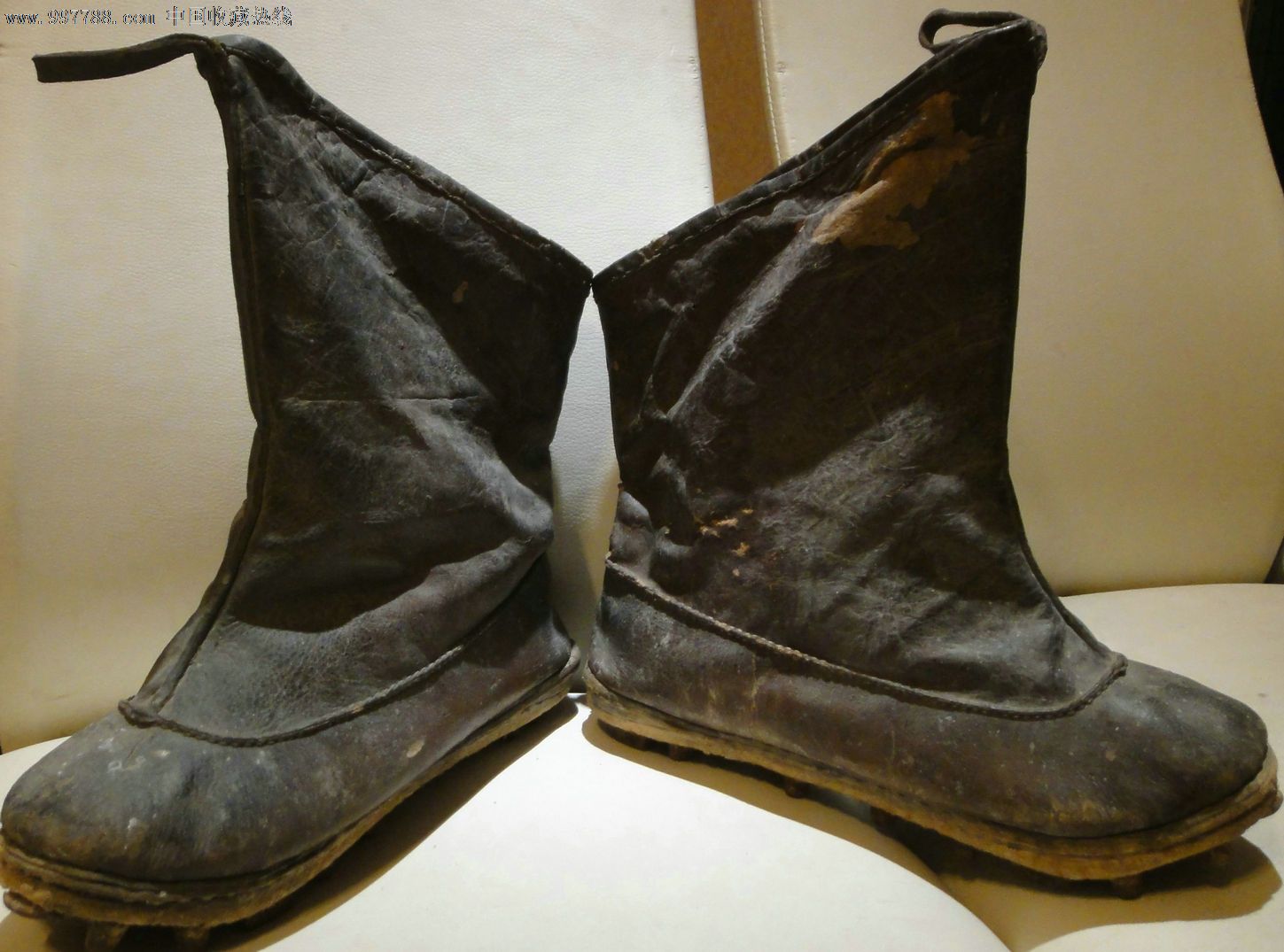 贵族.踢足球.专用皮鞋--生皮钉屐