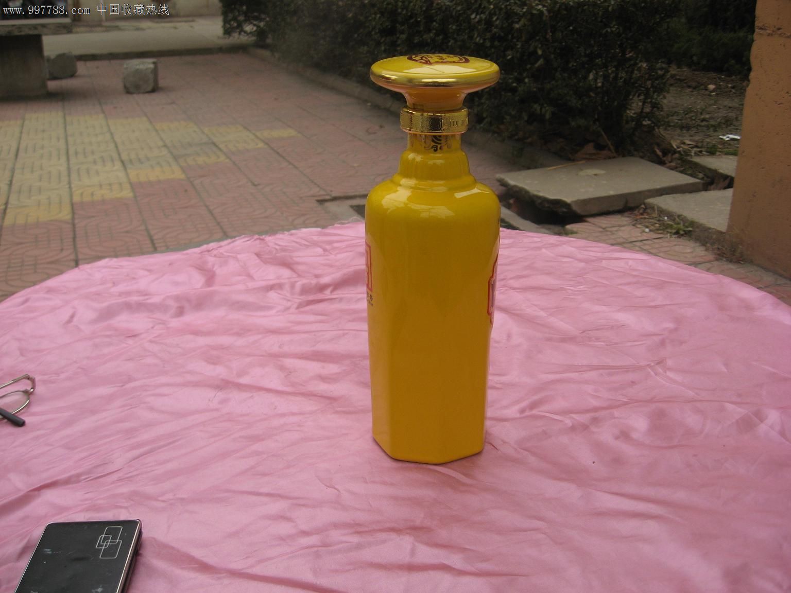 酒瓶收藏姜黄色釉瓷千年古酒刘伶醉一斤装酒瓶完美品相