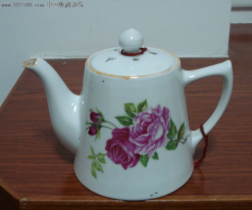 5cm品相完整,底款浙江绍兴瓷厂68出品,很有实用性,也有收