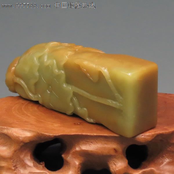 【珍品佳印】】寿山石老性油善伯月尾绿《荷花》印章(石质温润,工艺