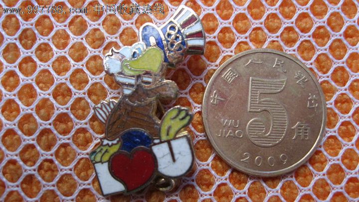 1元一枚*****国外唐老鸭纪念章_体育运动徽章_小小人家【7788收藏