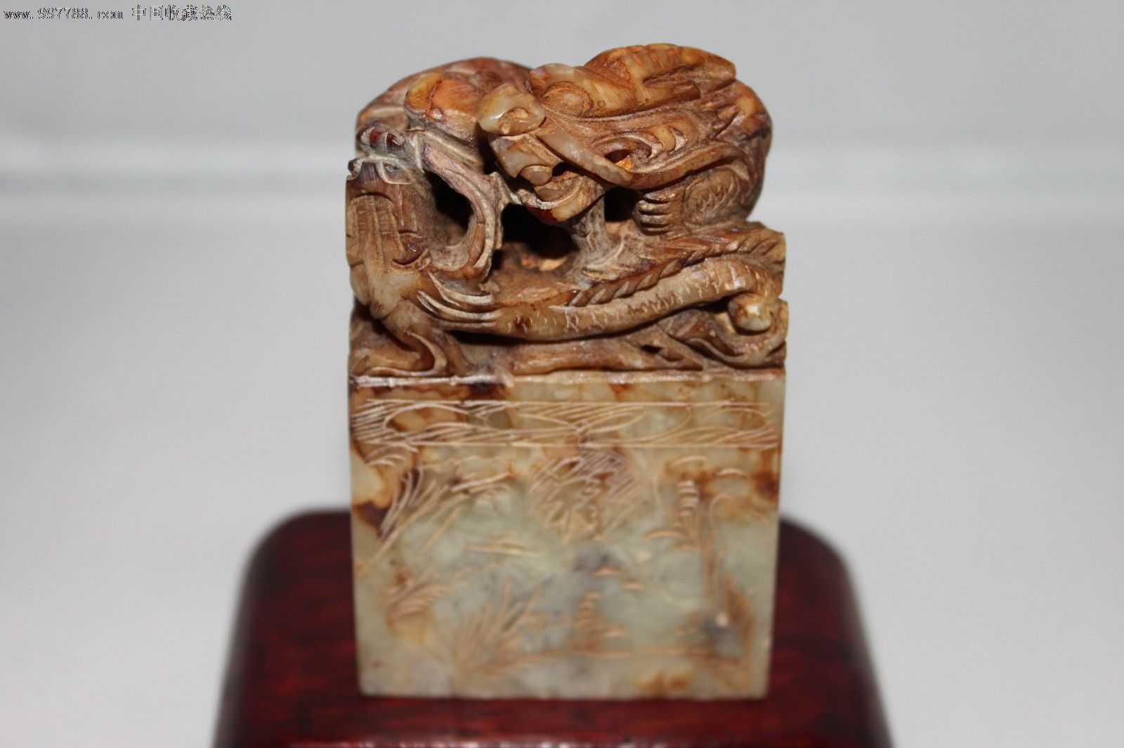 寿山石双龙戏珠钮印