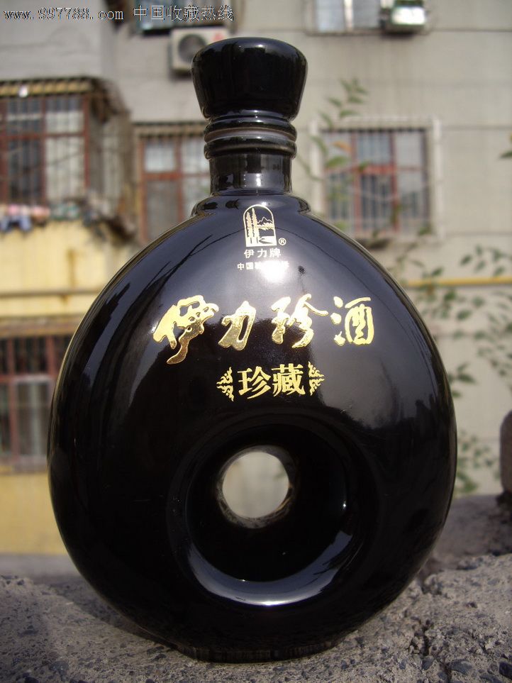 新疆61伊力珍酒珍藏酒光釉