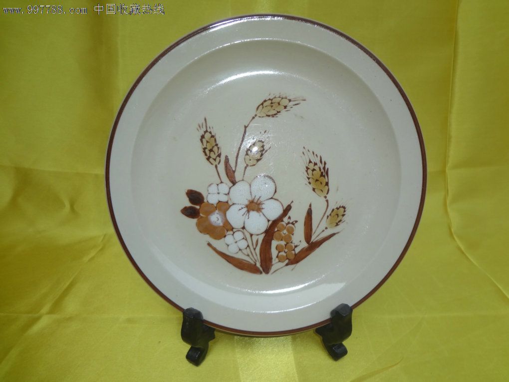 全手绘素三彩花卉观赏盘瓷盘一只