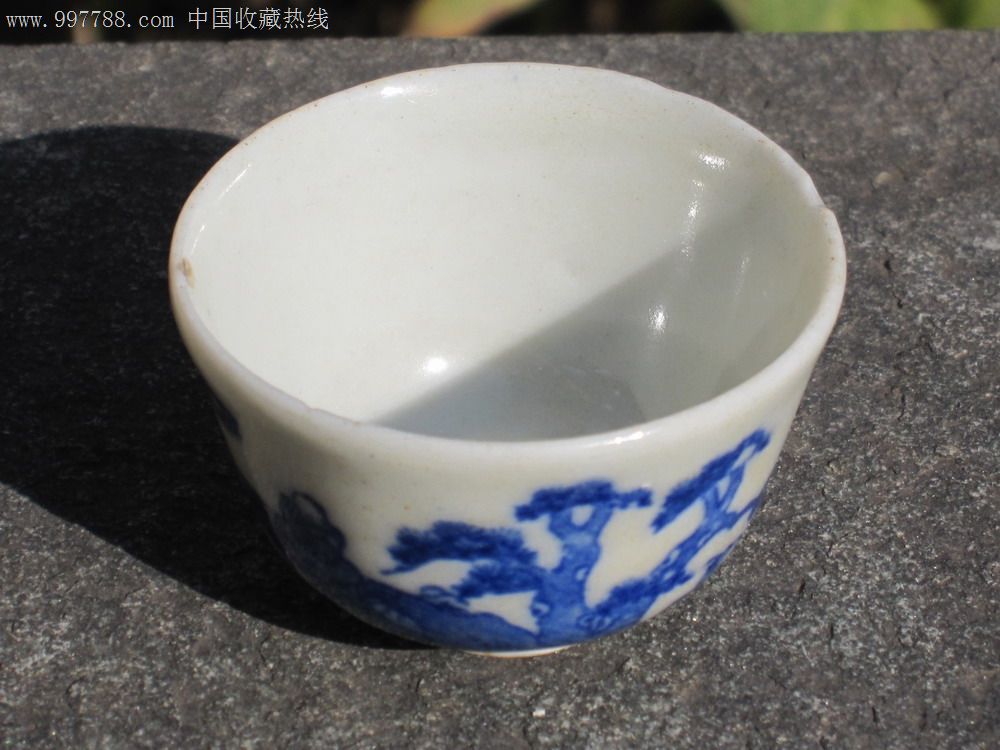 清代青花人物小酒盅
