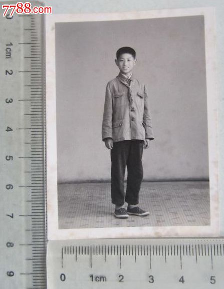 小男孩戴着红领巾留影-se16452638-老照片-零售-7788收藏__中国收藏