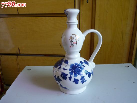 青花瓷酒瓶