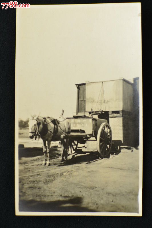 民国拖水箱的马车原版老照片