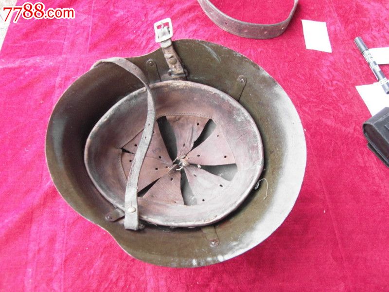 2战保加利亚德制m36钢盔