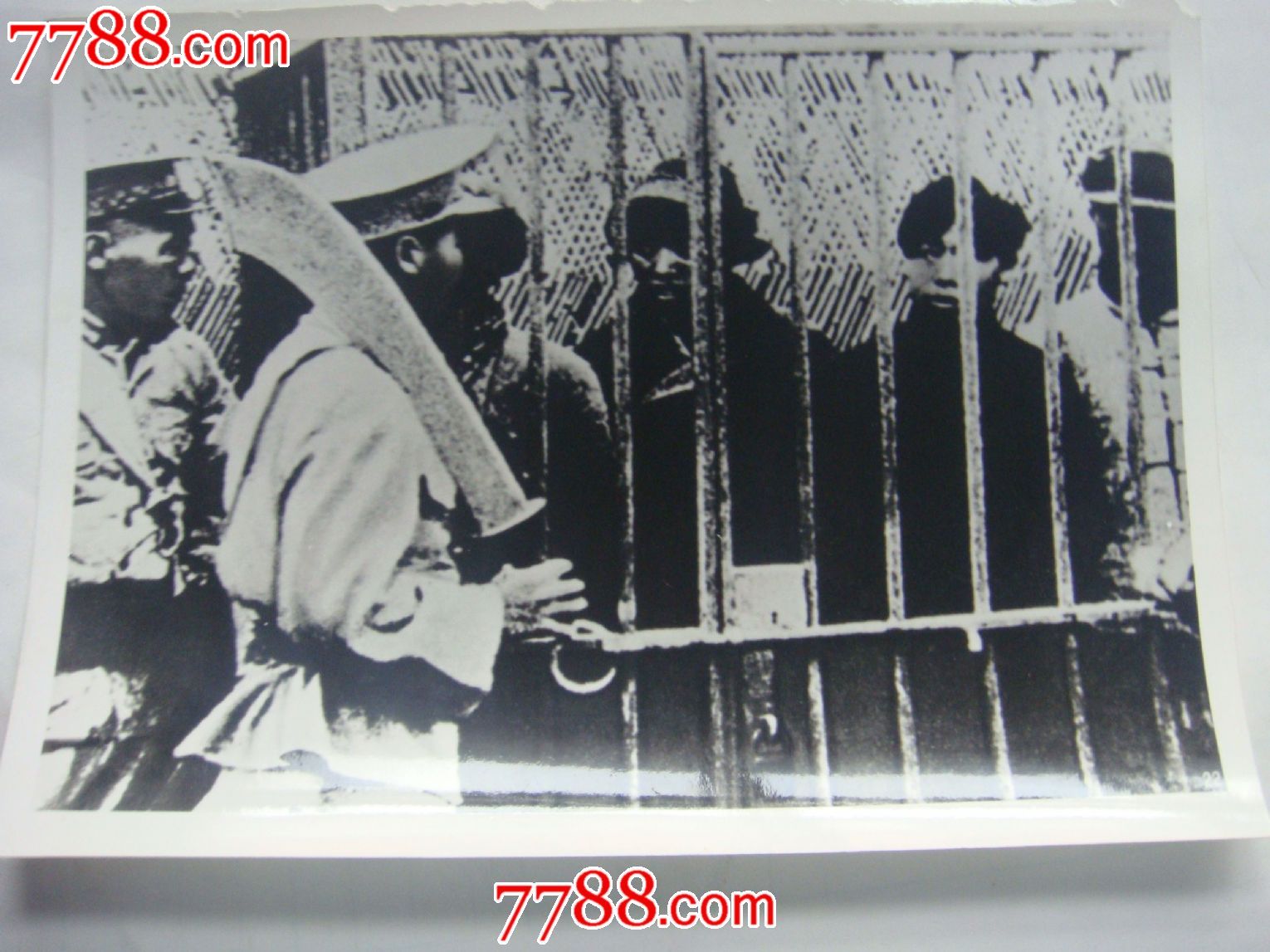 1-10寸,无齿边,无标志,单张,无底片, 简介: 巡捕房 备注