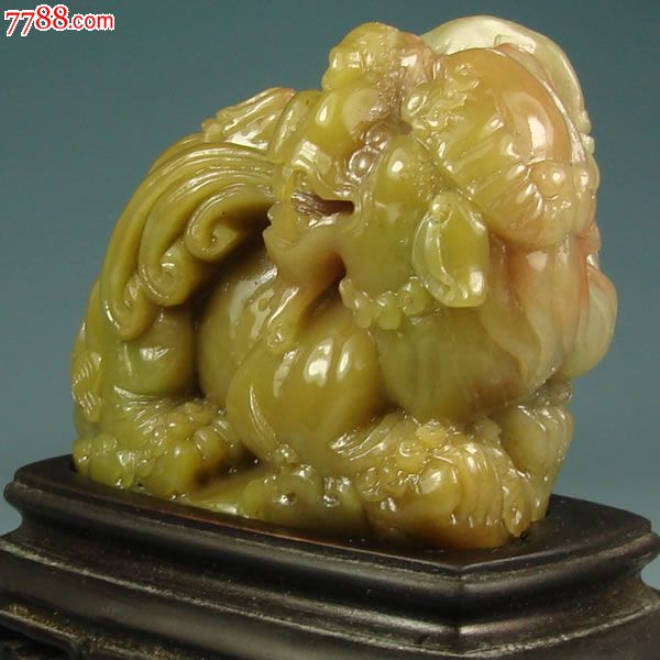 【精品推荐】寿山石善伯月尾绿石《瑞兽兆丰年》摆件(石质温润凝脂)