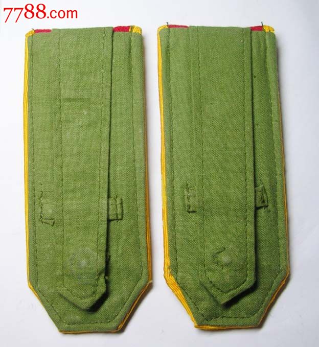 非常少的军医肩章