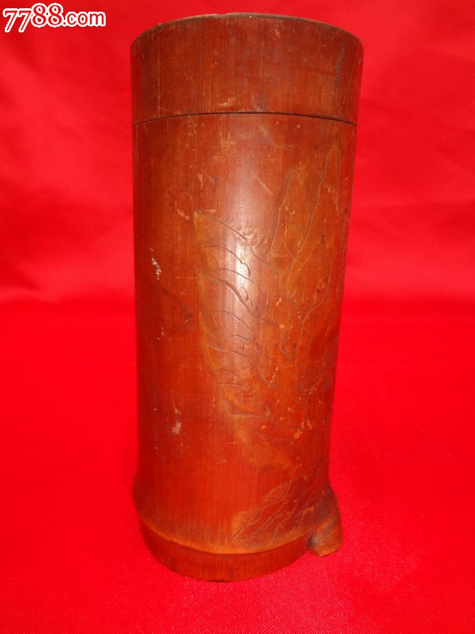 全手工雕刻的精致带盖老竹筒-筒身雕有山水风景图案,非常精美