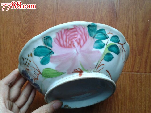 民国八角粉彩碗