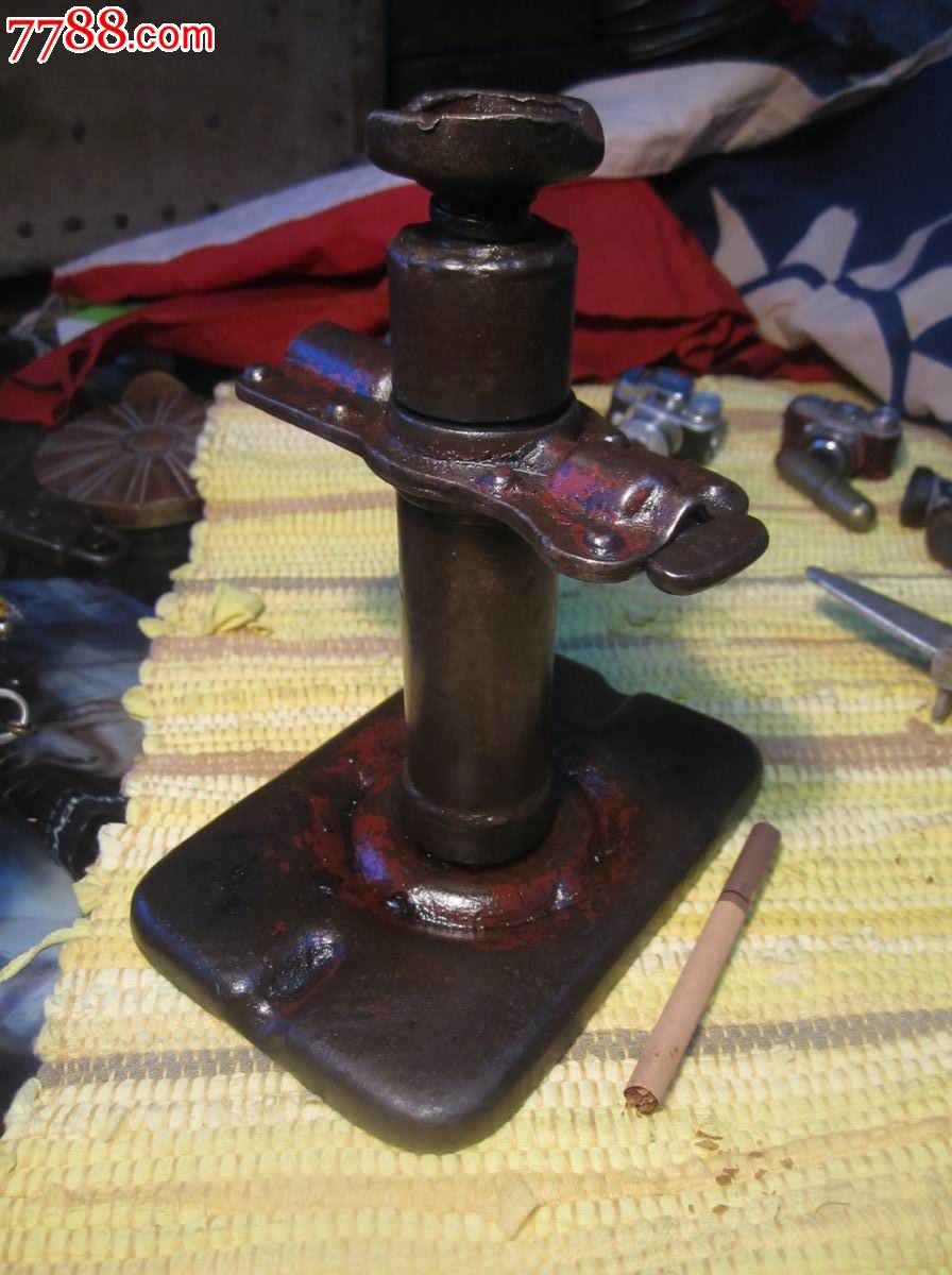 民国抗战时期遗留昆明的美军威利斯吉普车千斤顶随车工具