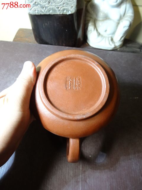 早期"柳色和烟入酒中"紫砂壶,胎质朱润器型典婉,底款"陈大圭",赏玩之
