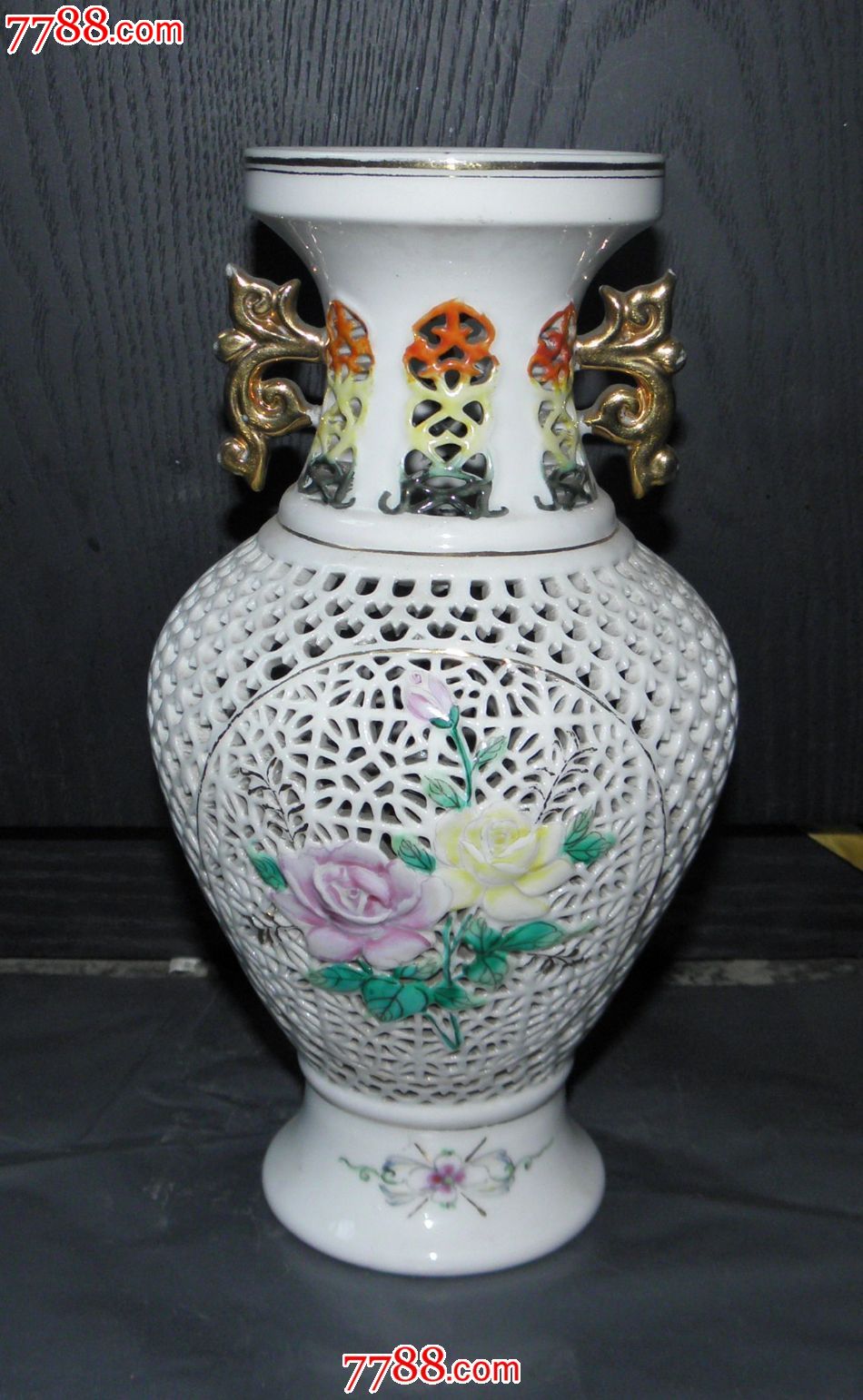 70年代镂空花瓶一个