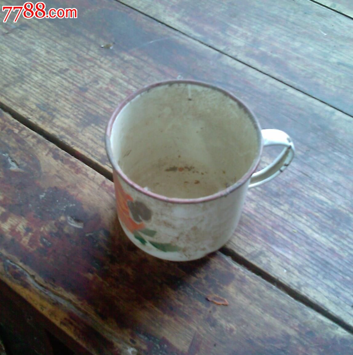 花蔓搪瓷茶缸一个