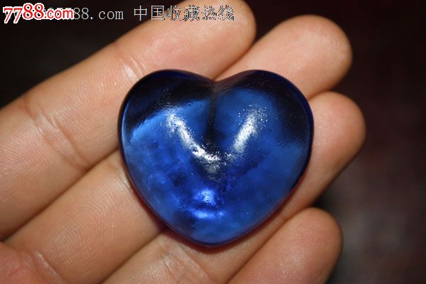 精美完好蓝色玻璃桃子一件