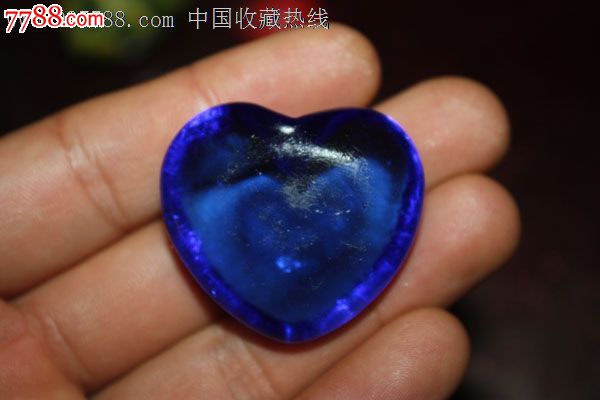 精美完好蓝色玻璃桃子一件!