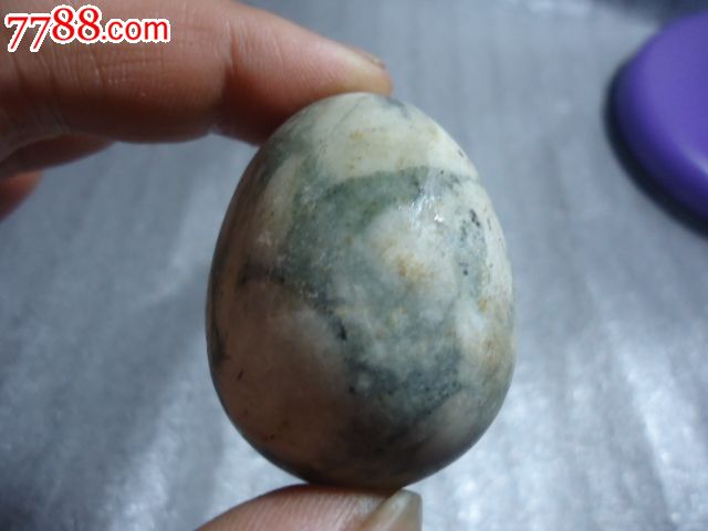 鸡蛋形石头