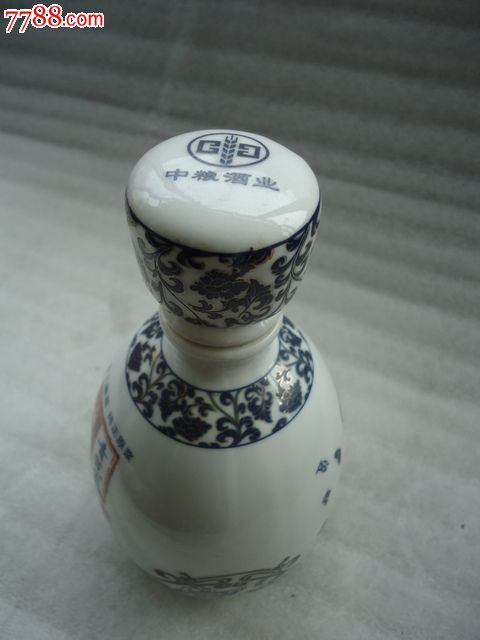青花瓷皖粮酒瓶
