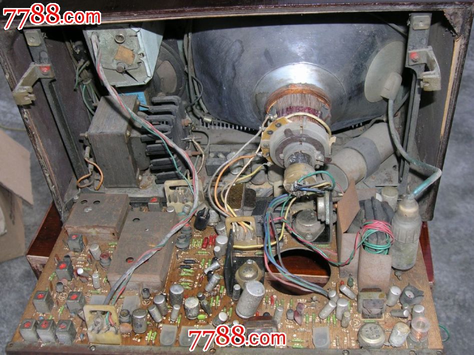 9寸飞跃牌黑白电电视机