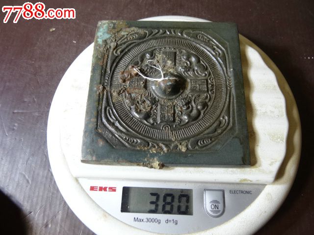 民间收方形"四灵纹"印文铜镜,古风犹在,印章铭文四枚十六字,皮壳如