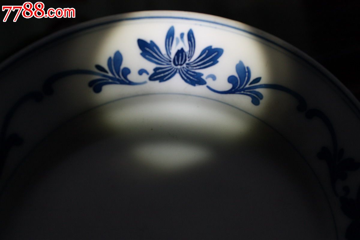 60年代"湖南醴陵"篆书款手绘蓝芙蓉盘(议价)