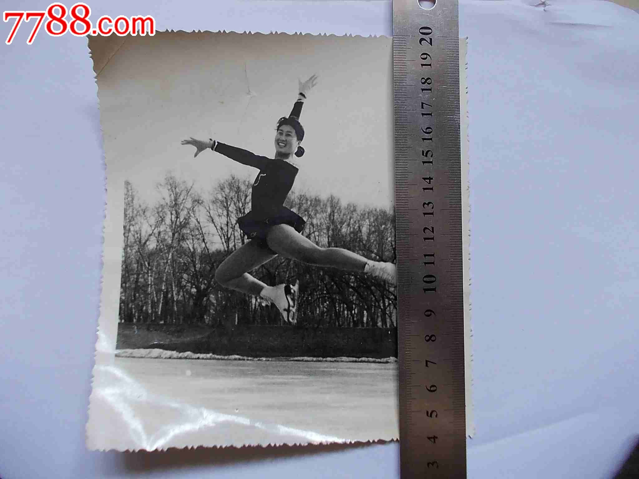 女子溜冰大照片