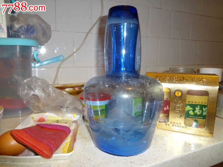 一个七十年代的玻璃凉水瓶