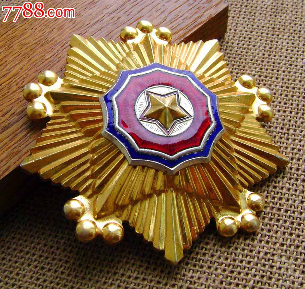 绝美朝鲜竖卡针版本~~一级国旗勋章