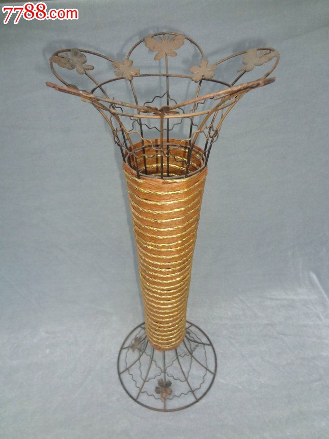 一个非常漂亮的金属丝质落地老插花蓝或插花瓶摆件造型美线条婉约流畅