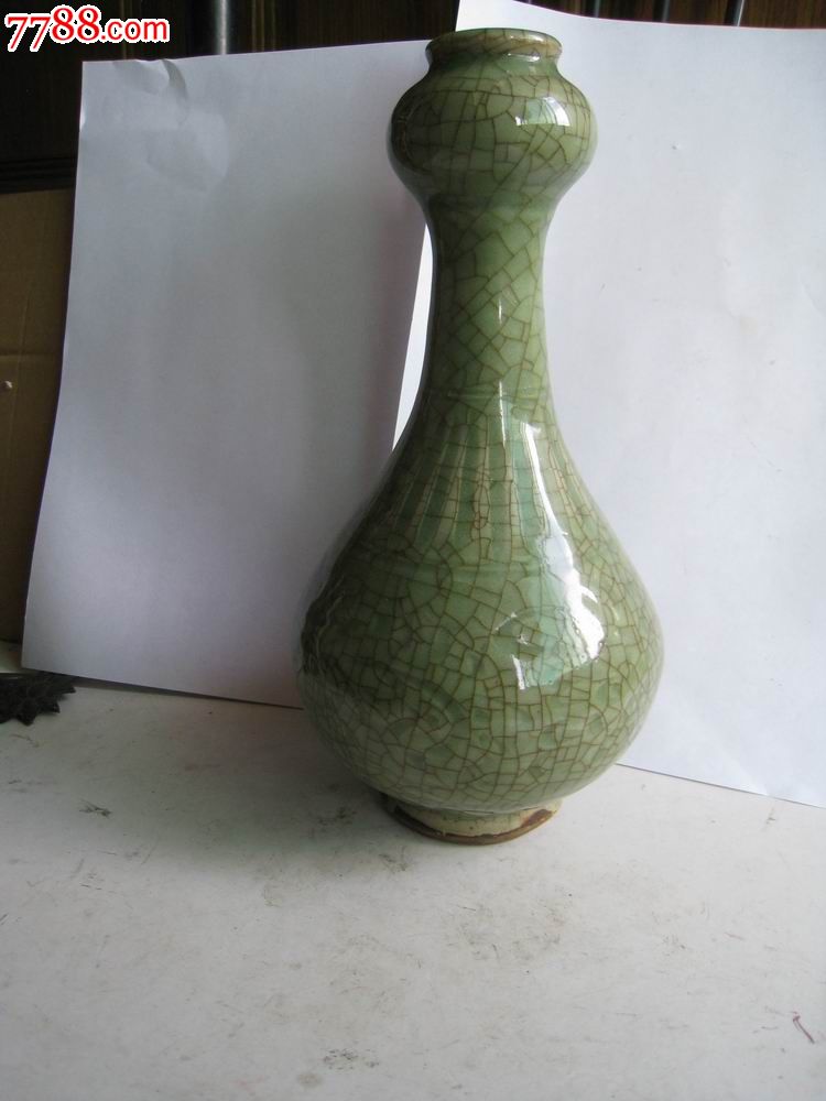 龙泉窑蒜头瓶