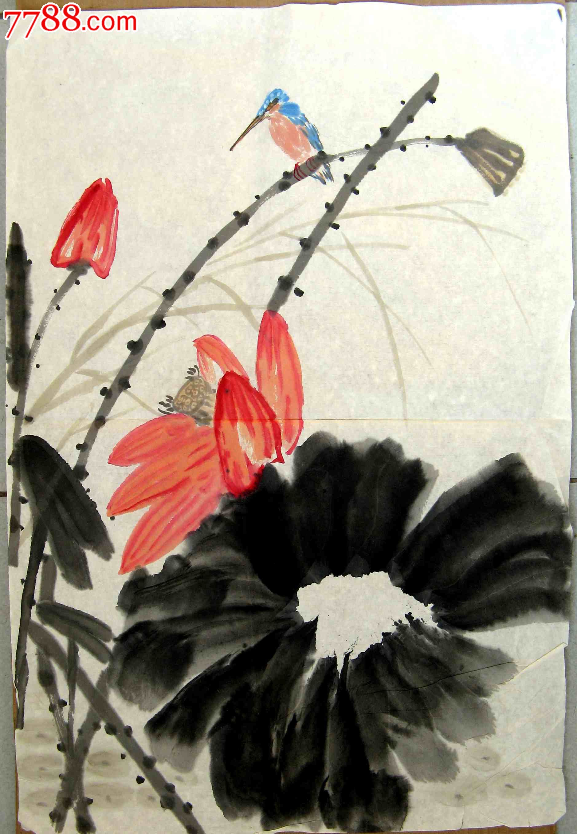 饶有情趣的四尺斗开三无款花卉画:翠鸟红荷