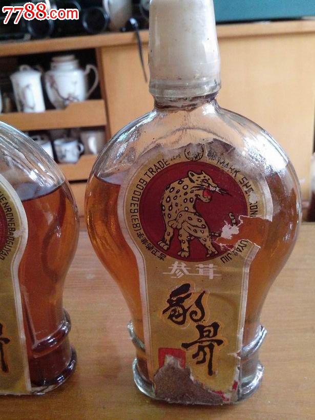 八十年代吉林延边长白山的参茸豹骨酒(一盒两个半斤装,有原酒)