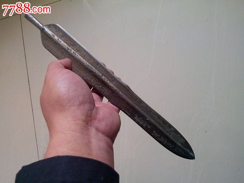 本地出土的青铜长矛头.要不就是扎枪头.