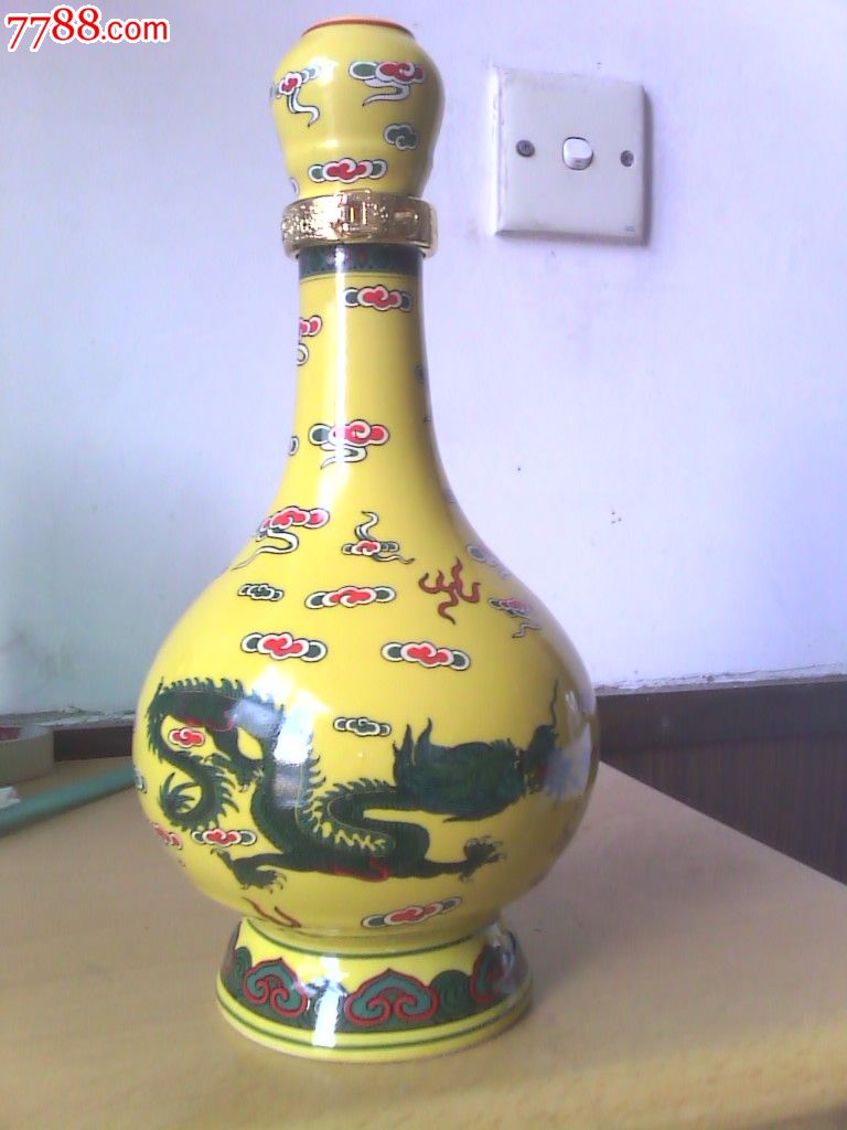 牛栏山二锅头--黄瓶龙图案