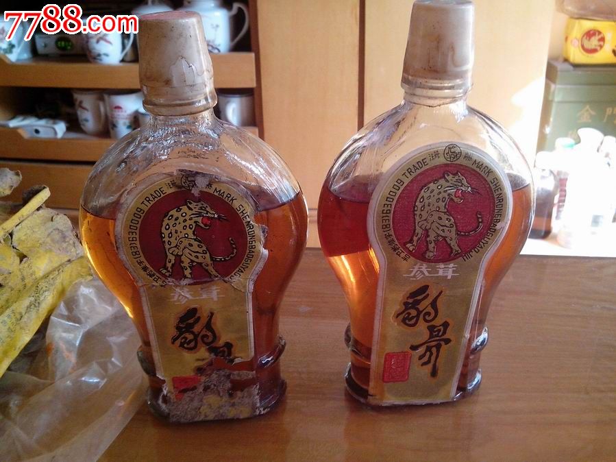 八十年代吉林延边长白山的参茸豹骨酒(一盒两个半斤装,有原酒)