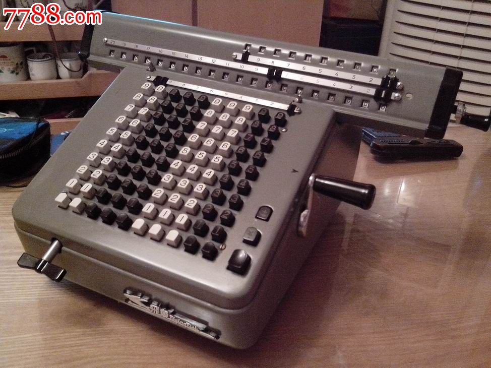 品相很好的1979年产飞鱼牌jsy_20型手摇计算机